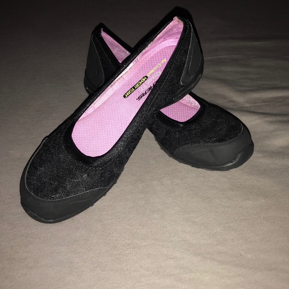 Skechers relaxed fit memory foam shoes size 9.5